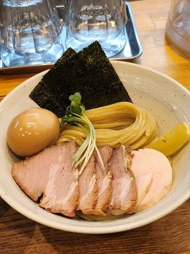 "이케부쿠로 MENYA NAKAGAWA – 진한 닭해물 츠케멘 맛집 추천