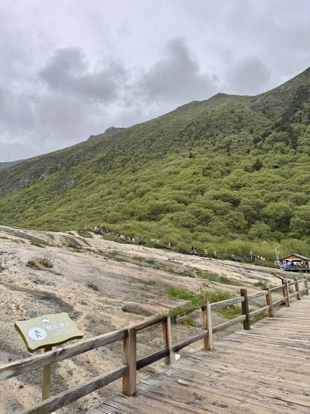 Huanglong National Scenic Reserve: A Surreal Alpine Wonderland of Turquoise Pools