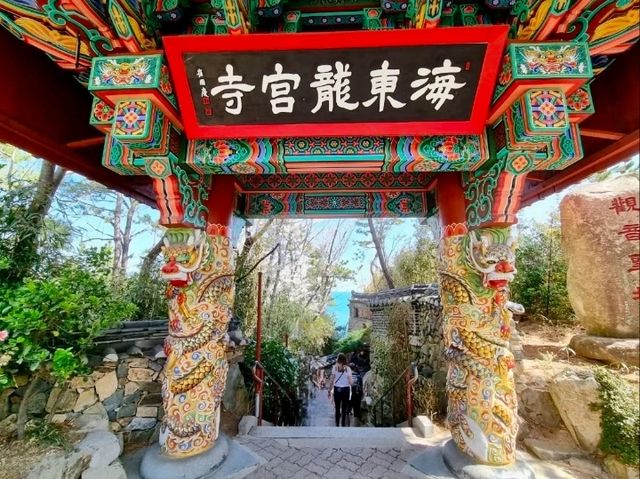 海と共鳴する神聖な空間、海東龍宮寺