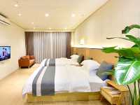 Experience Authentic Fenghuang at Yunju Select Homestay
