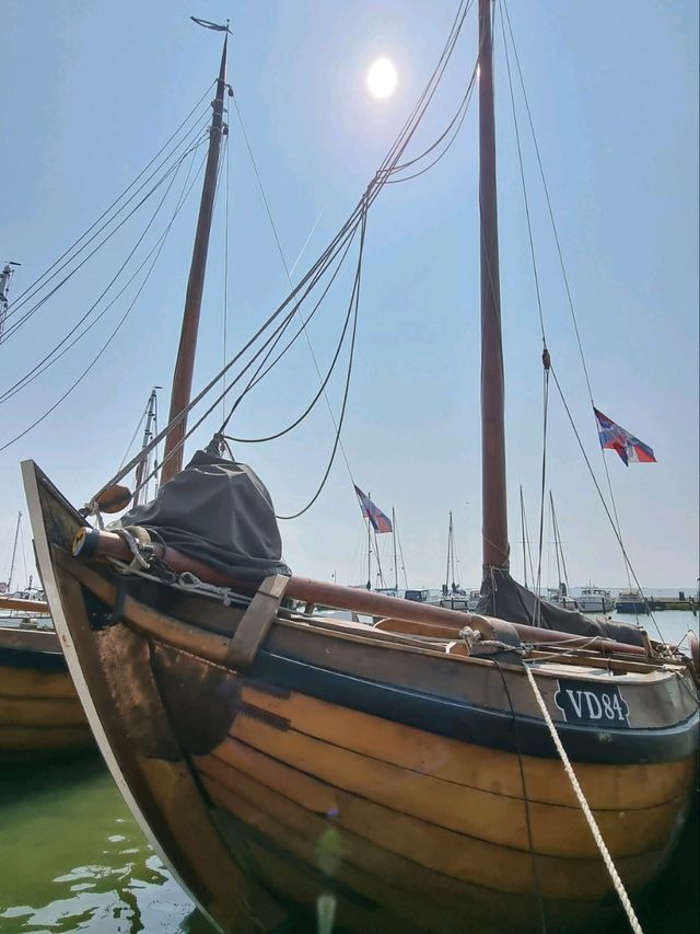 Volendam Vibes: Boats, Breezes, and Bright Houses