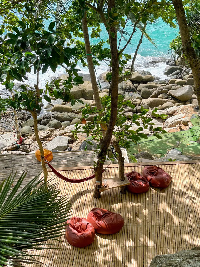 เสื่อผืน หมอนใบ | คาเฟ่สไตล์แคมป์ริมทะเลภูเก็ต 🤍🌴