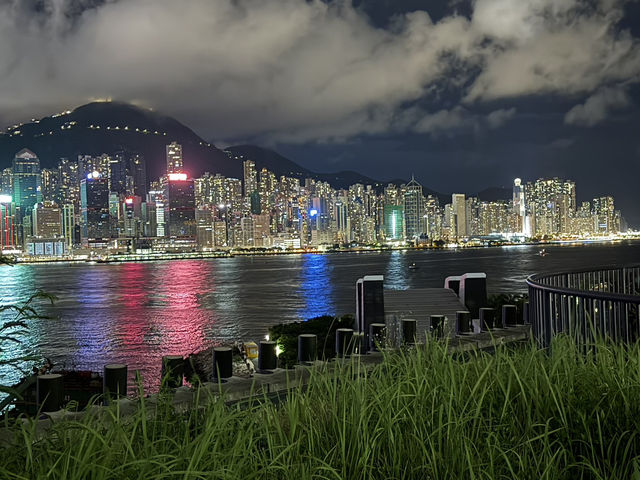 充滿驚喜嘅餐廳，仲有可以望晒香港最靚嘅景色