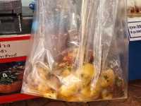ร้าน หมึก ชิ้น ย่าง ร้านขายดีตลาดริมน้ำวัดศาลเจ้า