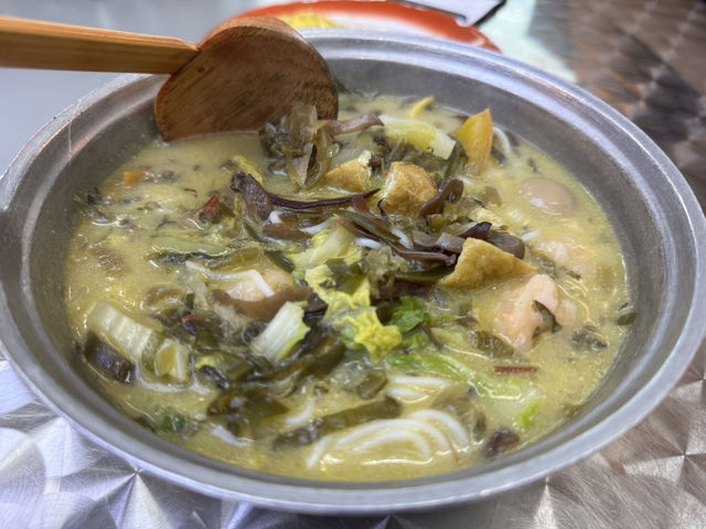 🍜 Tasty Bowls at 曾三仙米线 – Cozy Flavours in Eco Botanik