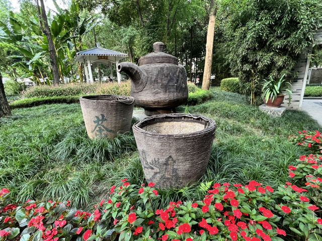 🌿☀️ Slow down and soak up the vibes at Chengdu People’s Park 人民公园