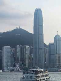 日與夜的景色都同樣令人沉醉的維多利亞港