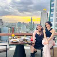 รูฟท็อปบาร์สุดเก๋ใจกลางสาทร The Roof @38th Bar