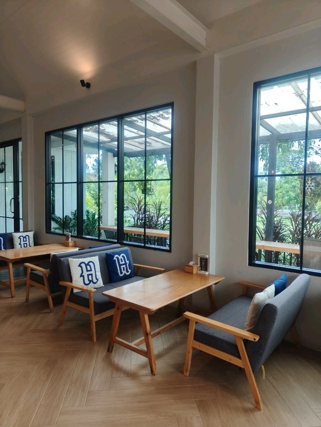 ร้านอาหารและคาเฟ่บรรยากาศดีใกล้ทางด่วนศรีสมาน