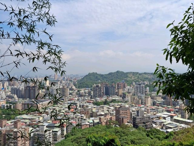 Explore the Xianjiyan Trail in Wenshan District, Taipei, Taiwan