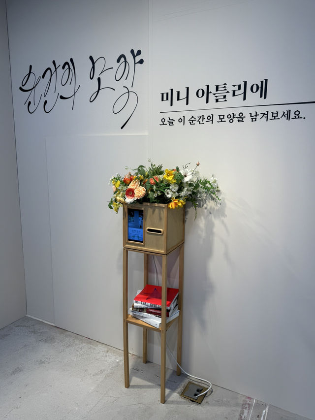 신세계 갤러리에서 작품을 감상하다.