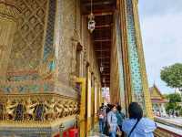 玉佛寺，信仰與榮耀交織的聖地。