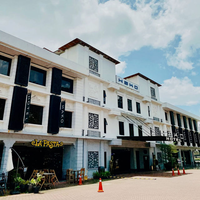 Smart Stays and Urban Pulse