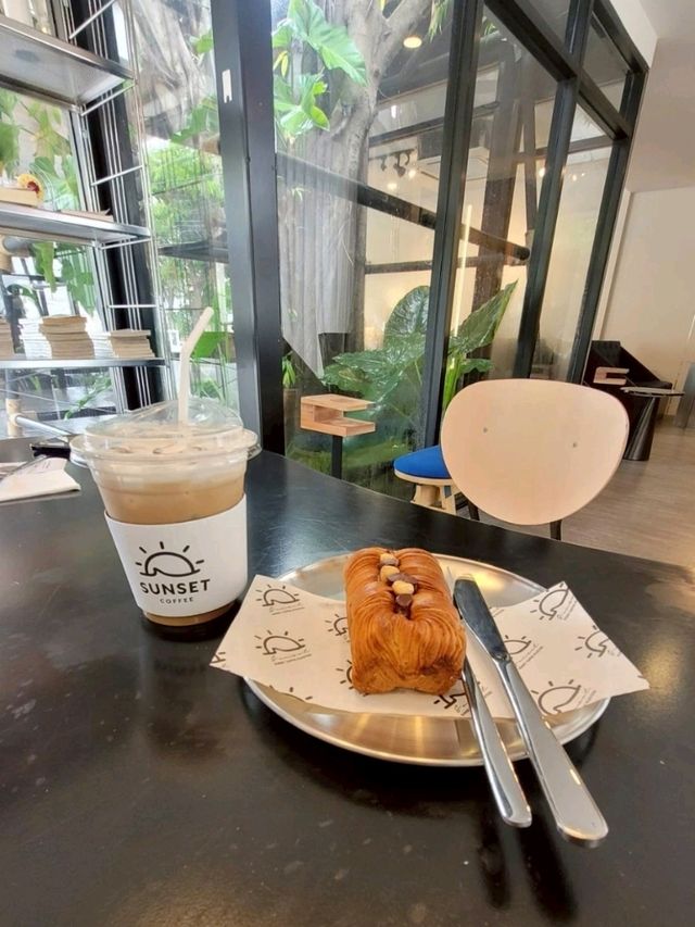 Sunset Coffee Roaster  ลาดพร้าว 71 