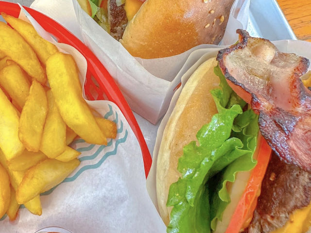 레트로 감성 가득한 남해 실내 데이트 코스 버거 맛집❤️