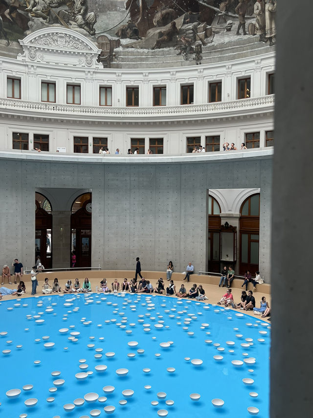 在巴黎皮諾私人美術館體驗沉浸式展覽