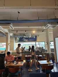 Discovering “Average Service”: A Trendy Café Experience in Singapore 🇸🇬 