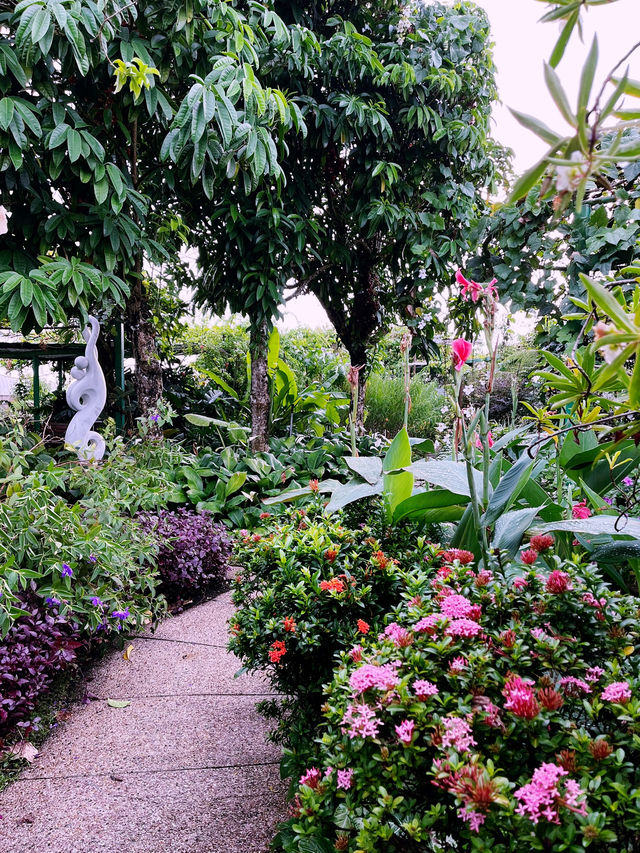 Secret Garden - Hidden Floral Paradise Above the Mall