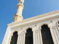 Serenity in the Sands – An-Namirah Mosque!