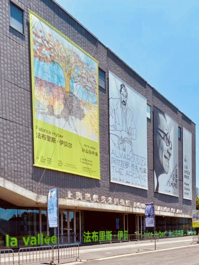 A Dynamic Hub for Cutting-Edge Contemporary Art A Dynamic Hub for Cutting-Edge Contemporary Art