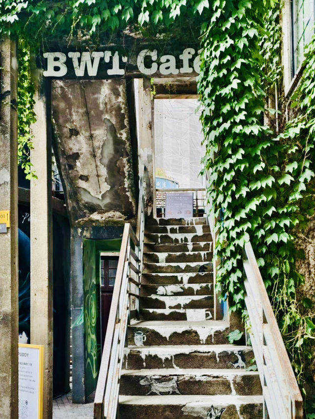 A Thriving Hub for Contemporary Art A Thriving Hub for Contemporary Art
