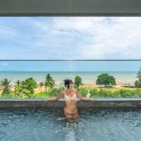 ที่พักสุดหรูริมหาดนาจอมเทียน สระฯลอยฟ้าสวยปัง 🏖️