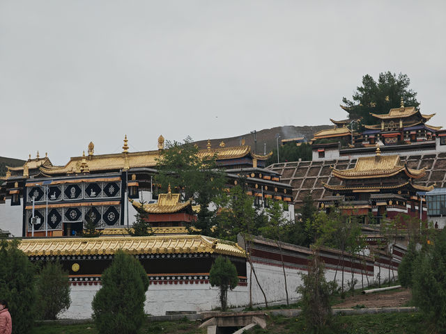 🛕 Milariba Monastery: A Towering Tribute to Tibetan Spirituality in Gannan