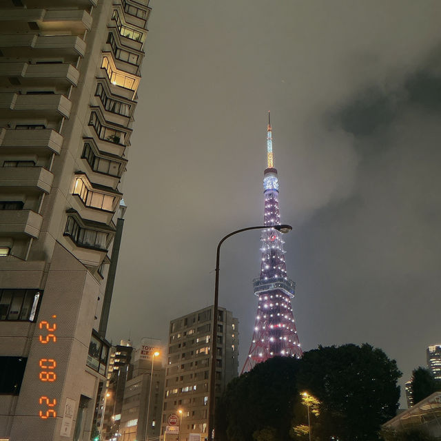 #鋼鐵巨神與夜幕紅塔：台場高達與東京塔之夜🗼🤖