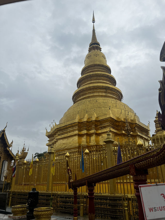 พระธาตุหริภุญชัย ลำพูน