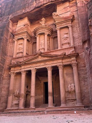 АММАН, ИОРДАНИЯ - КОРОЛЕВСТВО ВРЕМЕНИ