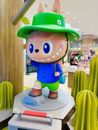 ถ่ายรูปกับน้อง molly ที่ popmart