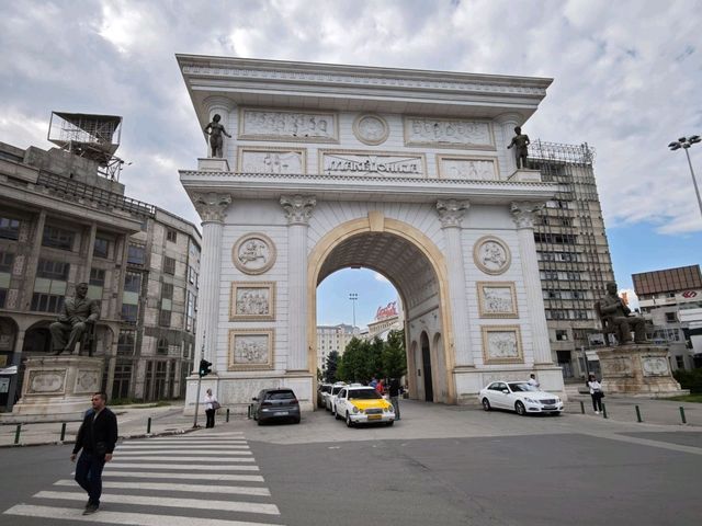 一座城市的榮耀與爭議，「史高比耶2014計畫」的產物#北馬其頓凱旋門（Porta Macedonia）-Skopje North Macedonia