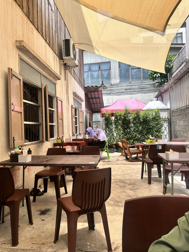 Thonwithi yala cafe