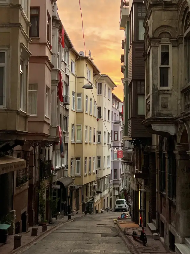 🌇 Magic Hour in Istanbul — An Evening Stroll Through the City