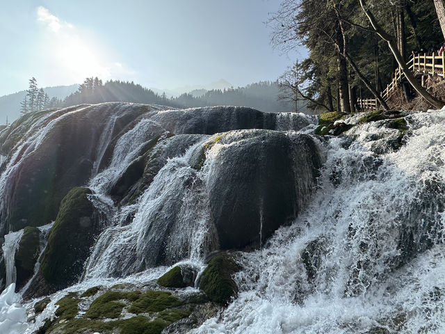 Discover the Majestic Waterfalls of Jiuzhaigou