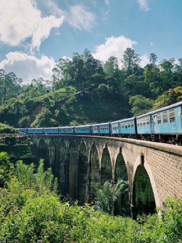 🌉✨ สะพานเก้าโค้ง: ทิวทัศน์อันเป็นเอกลักษณ์ของศรีลังกา 🇱🇰✨
