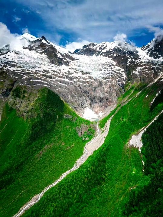 空とシャングリラが出会う場所 |雲南省迪慶市🏔️✨ | Trip.com 香格里拉