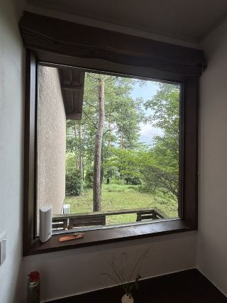 Nestled inside Kokonoe National Park at 1,000 meters above sea level, surrounded by lush forests with incredibly fresh air—perfect for finding a quiet spot to stargaze at night.