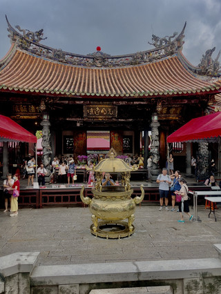 🙏🏻 台灣龍山寺
🍝 華溪街夜市
🍛 王氏湯
🫕 烤肉微笑
🥟 鼎泰豐101
🍲 六貓頭鷹門龜山文化一號店
🍱 台北魚市
🍜 雲霧豆腐
🚄 香山站
🪼 X-park
🦦 水豚騎士
🚢 基隆正濱漁人碼頭