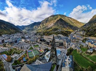 🇦🇩 Review of a trip to Andorra, a small country in the Pyrenees Mountains.