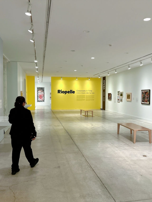 밴쿠버 다운타운에 있는Vancouver Art Gallery 