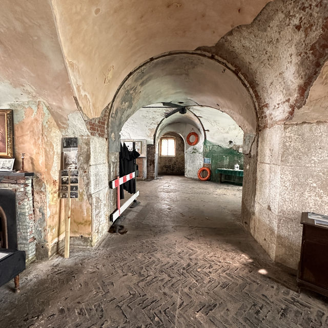 “Explore the Hidden Gem of Wales: St. Catherine’s Island & Historic Fort Tenby”