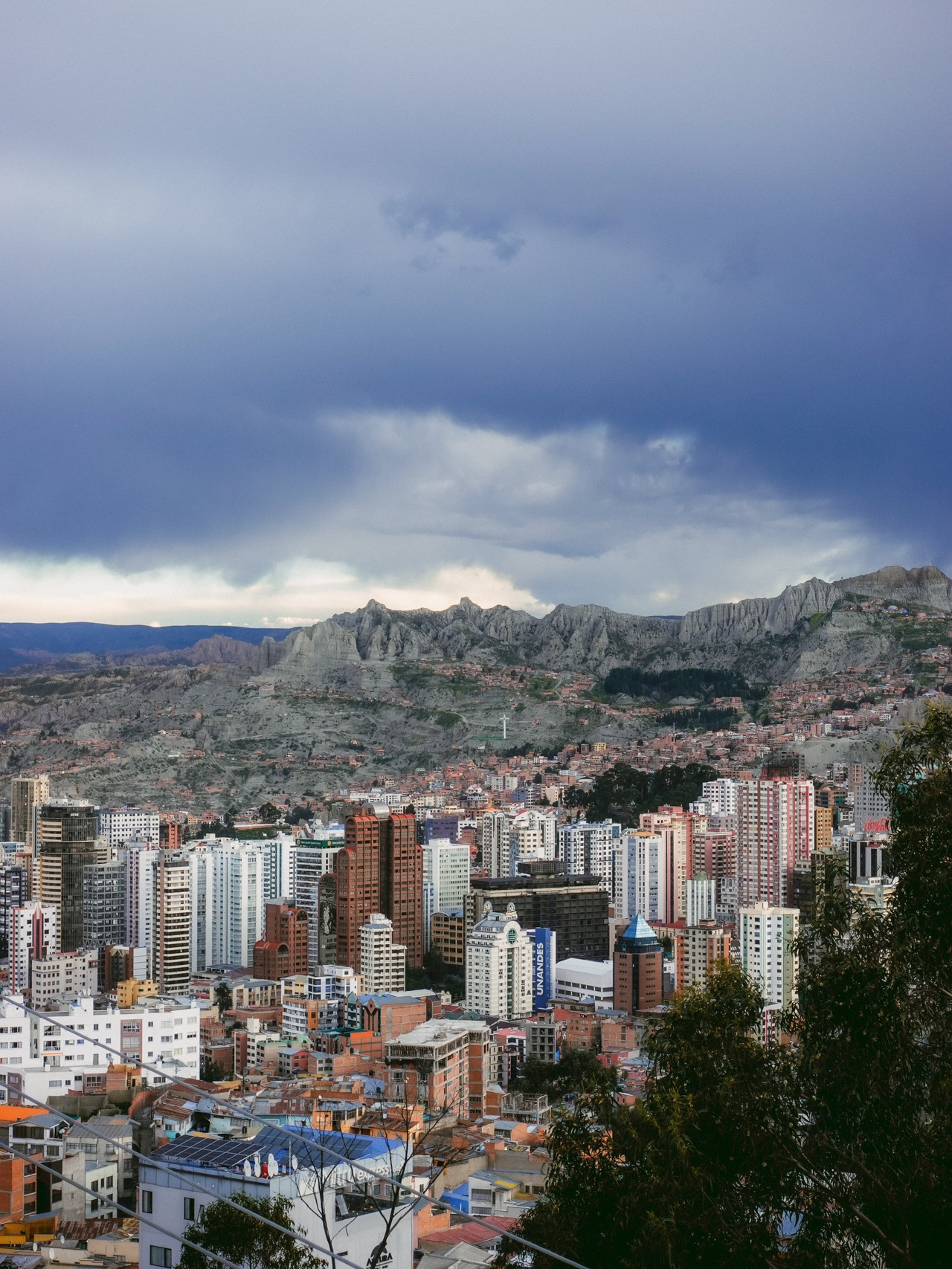 La Paz, the sky city at an altitude of 3,600m 🇧🇴🚡