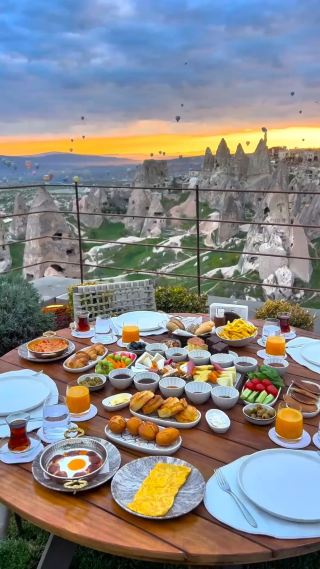 Via Regia: Cave‑Chic & Castle Views in Cappadocia