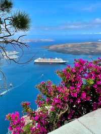 🌅 Santorini: The Iconic Island of White Domes, Blue Seas, and Timeless Romance 🇬🇷✨