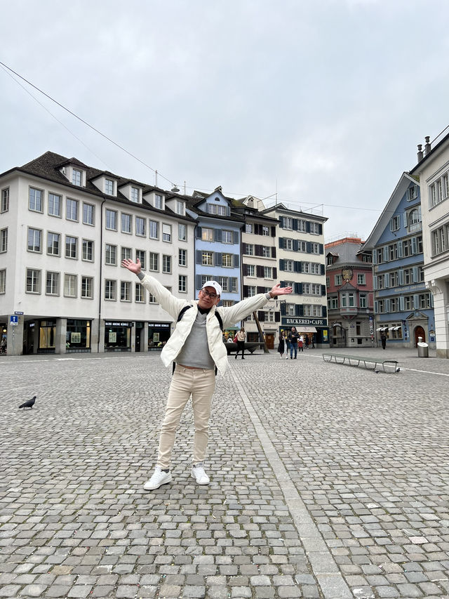 Lindenhof – The Timeless Heartbeat of Zürich 🌿🏛️ 