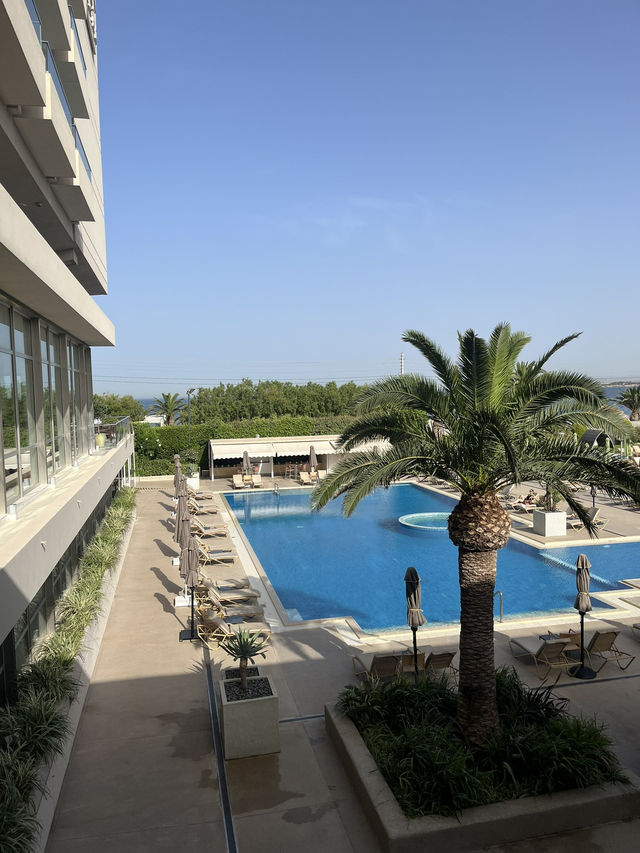 🌊☀️ #VouliagmeniVibes – A Hidden Gem Just Outside Athens 🇬🇷🍴