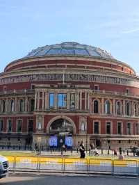 Royal Albert Hall: A Parabolic Crown of Culture