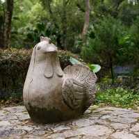 Playful Sculptures Bringing Smiles โ Funny Statues in Yangshuo Park ๐๐ณ๐ฟ