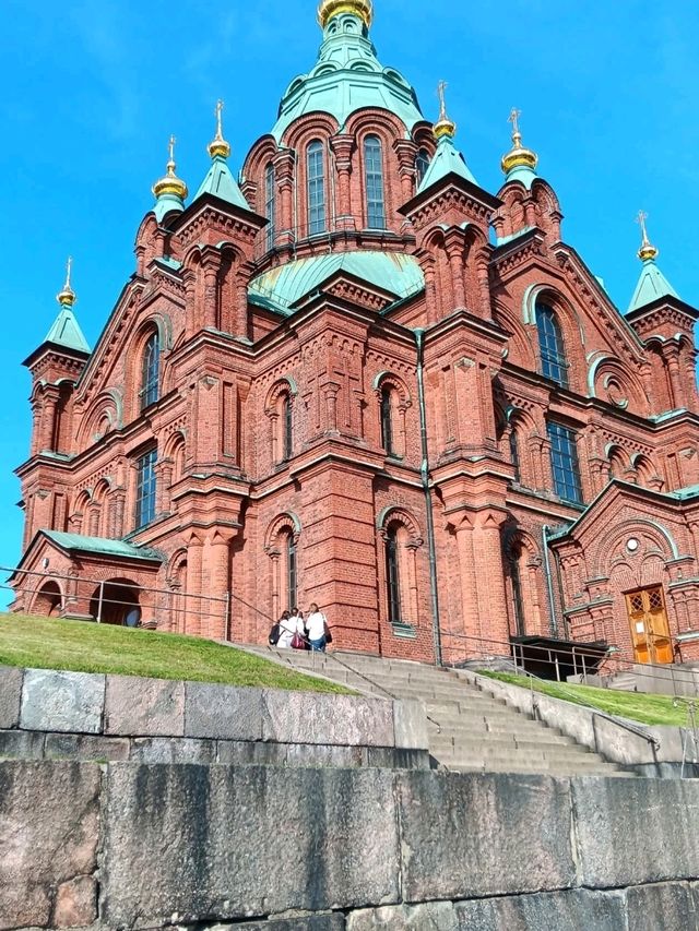 Uspenski Cathedral Guide — The Eastern Crown of Helsinki 🧱✨️🎼 Uspenski Cathedral Guide — The Eastern Crown of Helsinki 🧱✨️🎼